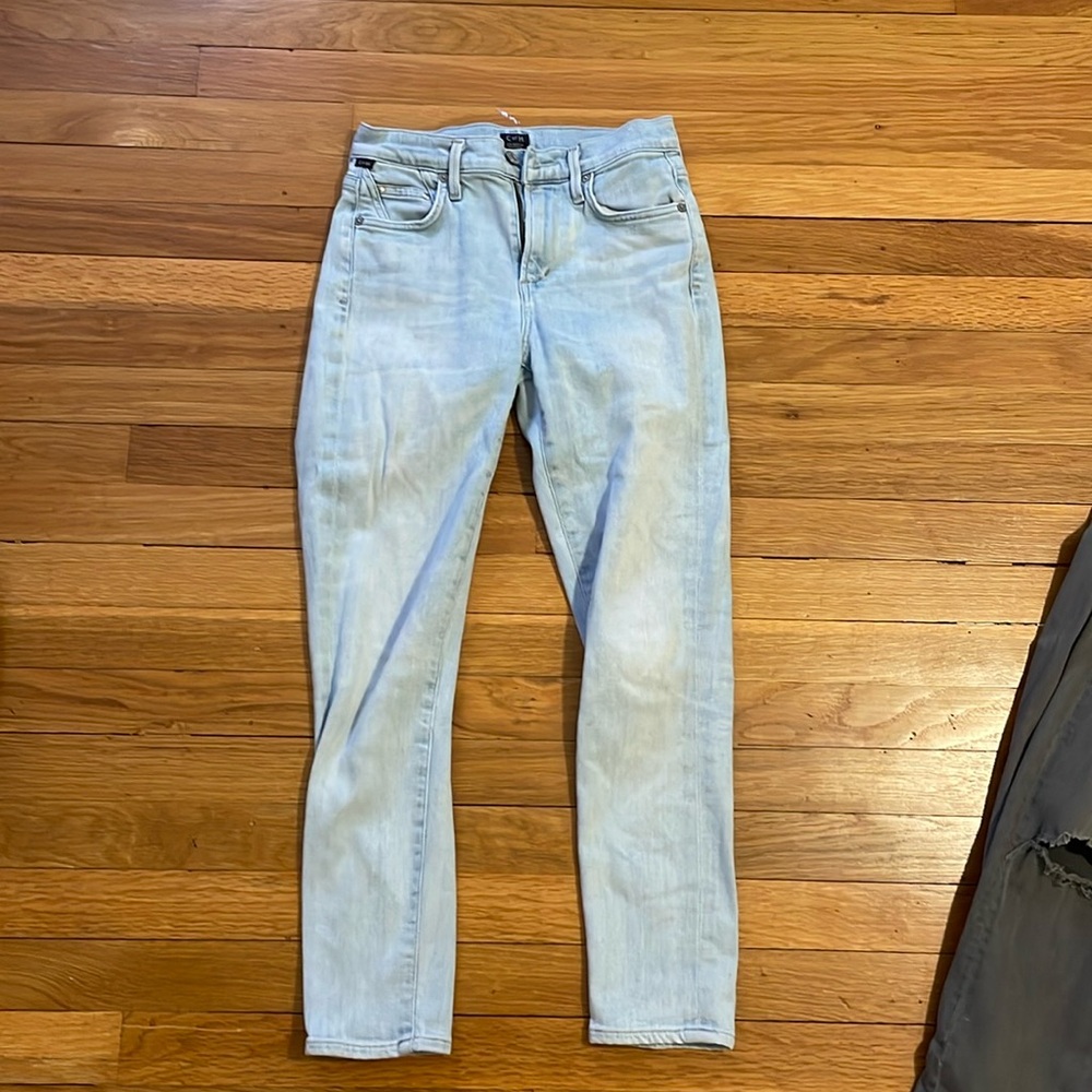 Light wash jeans mid rise- flattering fit